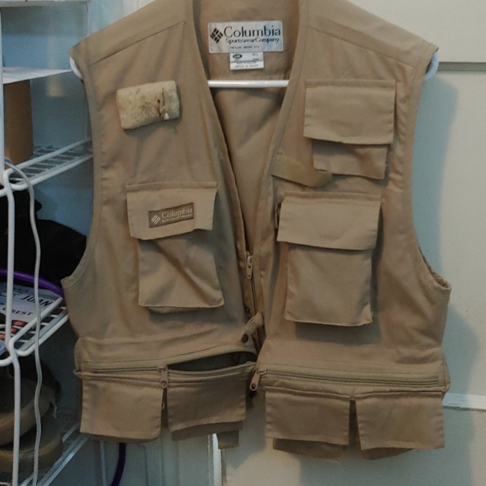 Columbia Sportswear hunting fishing vest Sz m/l